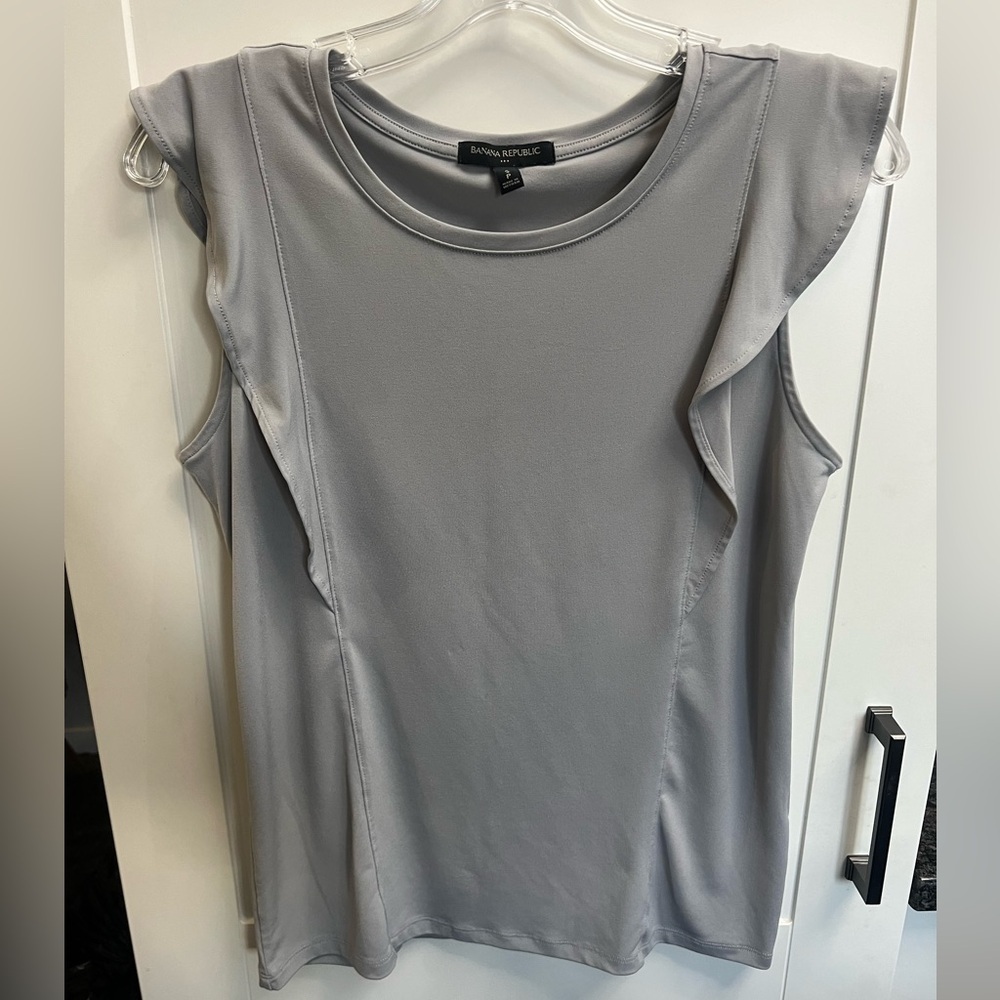 Banana Republic Light Gray tshirt sz s